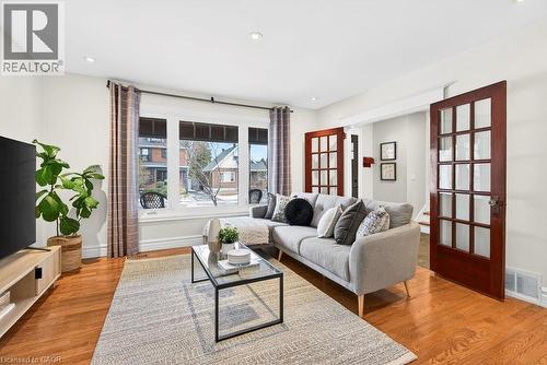 494 Martha Street, Burlington, ON - Indoor Photo Showing Living Room