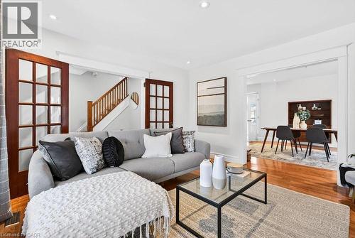 494 Martha Street, Burlington, ON - Indoor Photo Showing Living Room