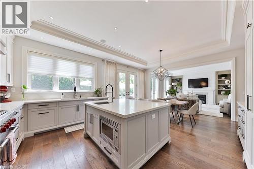 408 Saville Crescent, Oakville, ON - Indoor Photo Showing Kitchen With Upgraded Kitchen