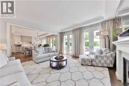 408 Saville Crescent, Oakville, ON - Indoor Photo Showing Living Room