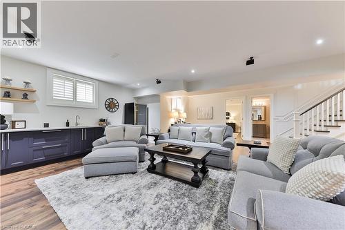 408 Saville Crescent, Oakville, ON - Indoor Photo Showing Living Room