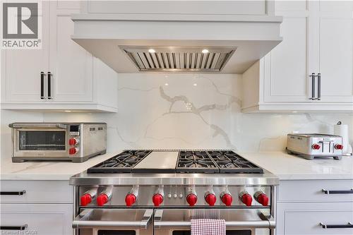 408 Saville Crescent, Oakville, ON - Indoor Photo Showing Kitchen With Upgraded Kitchen