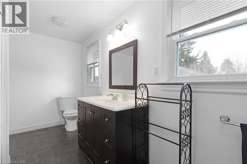 433 Northern Avenue, Delhi, ON - Indoor Photo Showing Bathroom