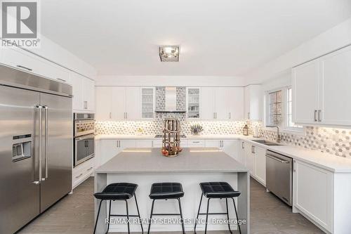 112 Newhouse Boulevard, Caledon, ON - Indoor Photo Showing Kitchen With Upgraded Kitchen