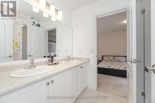 112 Newhouse Boulevard, Caledon, ON - Indoor Photo Showing Bathroom