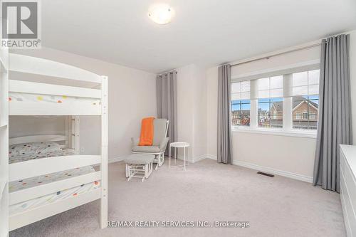 112 Newhouse Boulevard, Caledon, ON - Indoor Photo Showing Bedroom