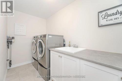 112 Newhouse Boulevard, Caledon, ON - Indoor Photo Showing Laundry Room