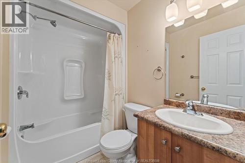 2538 Duneshill, Windsor, ON - Indoor Photo Showing Bathroom