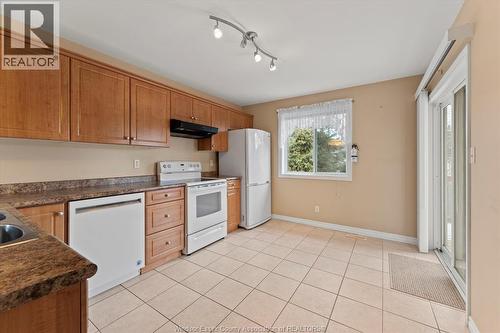 2538 Duneshill, Windsor, ON - Indoor Photo Showing Kitchen