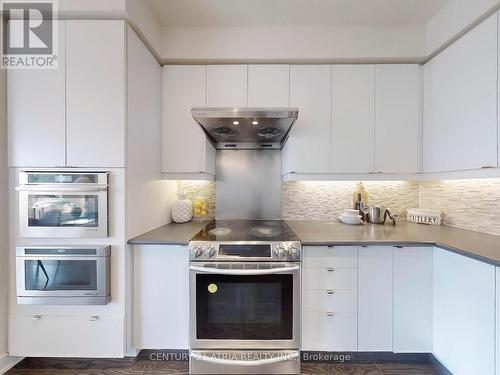 105 Anchusa Drive, Richmond Hill, ON - Indoor Photo Showing Kitchen