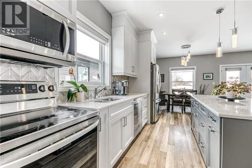 22 Teravista Way, Sudbury, ON - Indoor Photo Showing Kitchen With Double Sink With Upgraded Kitchen
