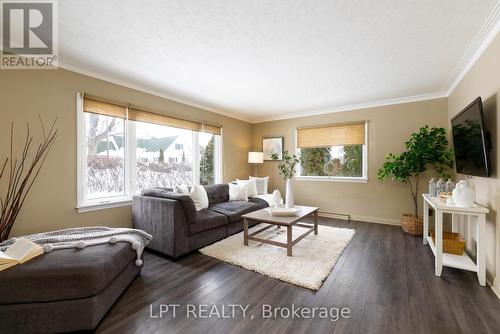 Living Room - 37 Malone Road, Georgina, ON - Indoor Photo Showing Living Room