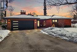 1 FARNINGHAM CRESCENT  Toronto, ON M9B 3B4