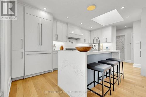 1 Farningham Crescent, Toronto, ON - Indoor Photo Showing Kitchen With Upgraded Kitchen