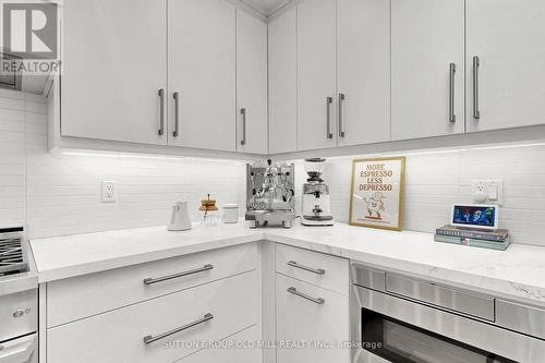 1 Farningham Crescent, Toronto, ON - Indoor Photo Showing Kitchen With Upgraded Kitchen