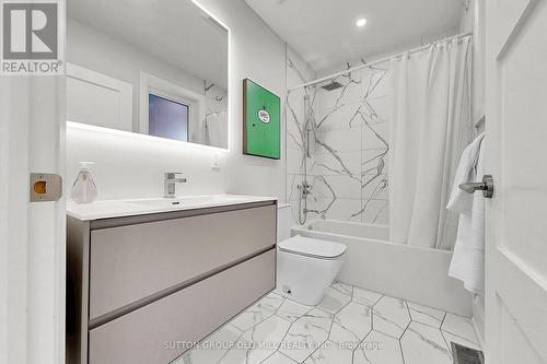 1 Farningham Crescent, Toronto, ON - Indoor Photo Showing Bathroom