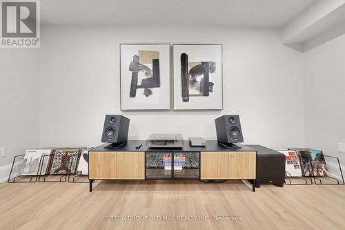 1 Farningham Crescent, Toronto, ON - Indoor