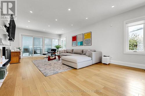 1 Farningham Crescent, Toronto, ON - Indoor Photo Showing Living Room