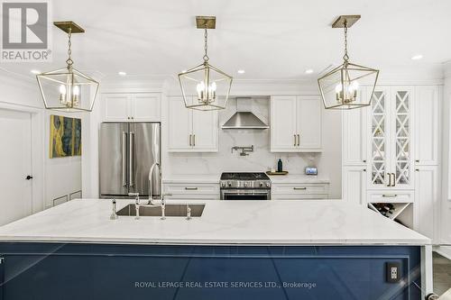 11 Benbow Road, Toronto, ON - Indoor Photo Showing Kitchen With Upgraded Kitchen