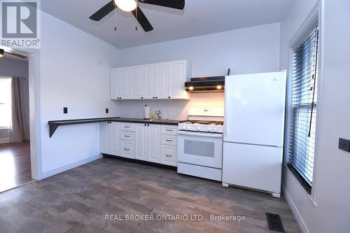 Eat-In Kitchen - 261 Prospect Street S, Hamilton, ON - Indoor Photo Showing Kitchen