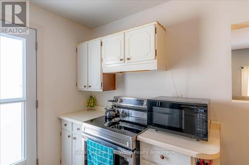 44 Stover Street N, Norwich (Norwich Town), ON - Indoor Photo Showing Kitchen