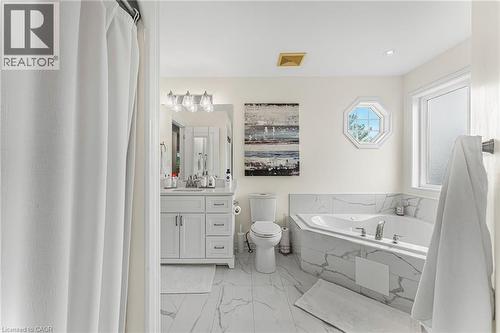 80 Loretta Drive, Virgil, ON - Indoor Photo Showing Bathroom