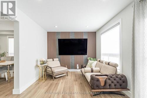 81 Wallace Street, New Tecumseth, ON - Indoor Photo Showing Other Room