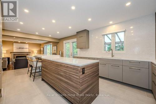 6 Cummings Court, Guelph (Pineridge/Westminster Woods), ON - Indoor Photo Showing Kitchen With Upgraded Kitchen