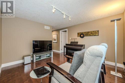 6 Cummings Court, Guelph (Pineridge/Westminster Woods), ON - Indoor Photo Showing Living Room