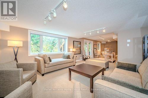 6 Cummings Court, Guelph (Pineridge/Westminster Woods), ON - Indoor Photo Showing Living Room