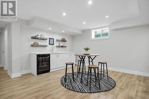 134 Staffordshire Court, London North (North L), ON - Indoor Photo Showing Other Room