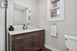 Upper Floor: Primary Ensuite - 