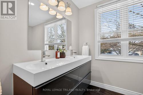 Upper Floor: Bathroom - 88 Salem Court, London South (South P), ON - Indoor Photo Showing Bathroom