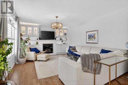 1983 Quarrier Road, London North (North R), ON - Indoor Photo Showing Living Room With Fireplace