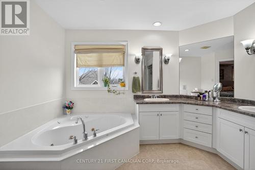 1983 Quarrier Road, London North (North R), ON - Indoor Photo Showing Bathroom