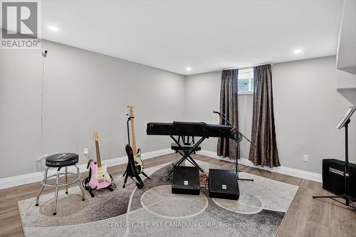 1983 Quarrier Road, London North (North R), ON - Indoor