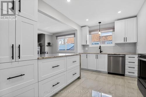 37 Priam Way, Ottawa, ON - Indoor Photo Showing Kitchen With Upgraded Kitchen