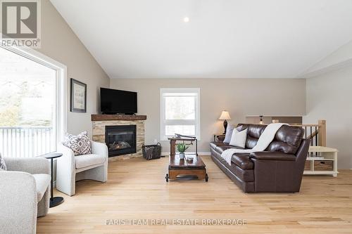 5518 25 Side Road, Essa, ON - Indoor Photo Showing Living Room With Fireplace