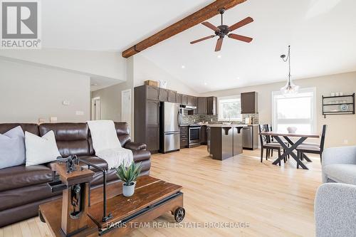 5518 25 Side Road, Essa, ON - Indoor Photo Showing Living Room