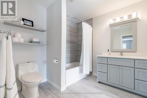 5518 25 Side Road, Essa, ON - Indoor Photo Showing Bathroom