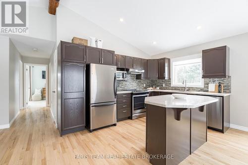 5518 25 Side Road, Essa, ON - Indoor Photo Showing Kitchen With Upgraded Kitchen