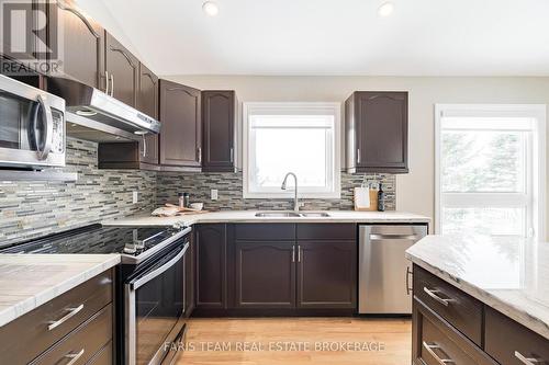 5518 25 Side Road, Essa, ON - Indoor Photo Showing Kitchen With Double Sink With Upgraded Kitchen