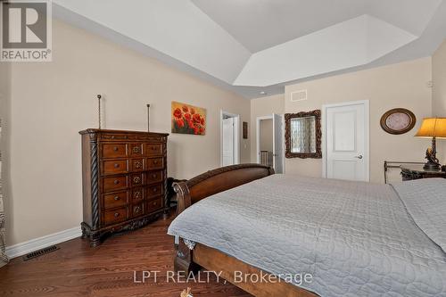 18 Wolford Court, Georgina, ON - Indoor Photo Showing Bedroom
