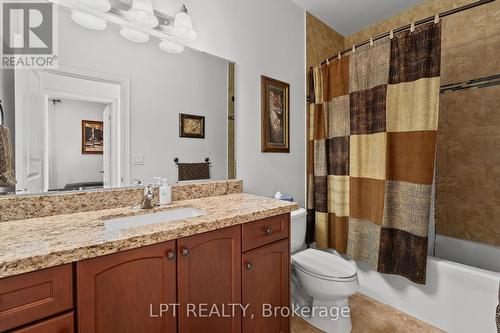 Full Bathroom - 18 Wolford Court, Georgina, ON - Indoor Photo Showing Bathroom