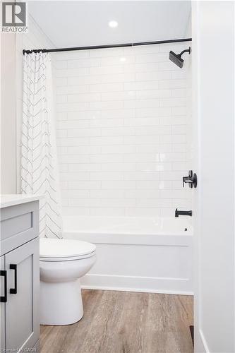 219 Macinnis Street, Welland, ON - Indoor Photo Showing Bathroom