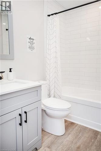 219 Macinnis Street, Welland, ON - Indoor Photo Showing Bathroom