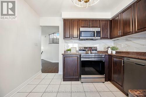 23 Wandering Trail Drive, Brampton, ON - Indoor Photo Showing Kitchen