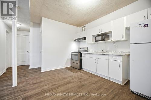 23 Wandering Trail Drive, Brampton, ON - Indoor Photo Showing Kitchen