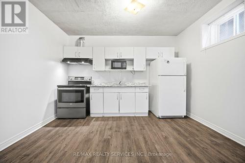 23 Wandering Trail Drive, Brampton, ON - Indoor Photo Showing Kitchen