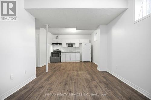23 Wandering Trail Drive, Brampton, ON - Indoor Photo Showing Kitchen